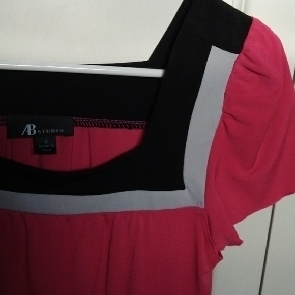 J) *💖 2/$15 or 4/$25, small,drk pink blouse, business or casual blouse - Picture 3 of 6